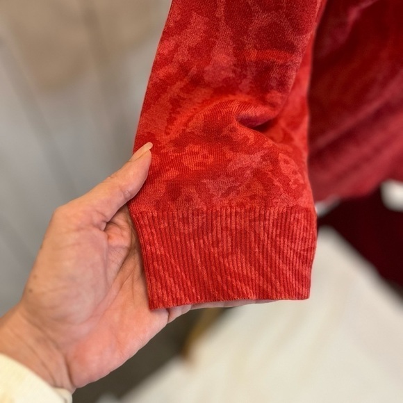 𝅺liz Claiborne Red Sweater - Picture 7 of 13